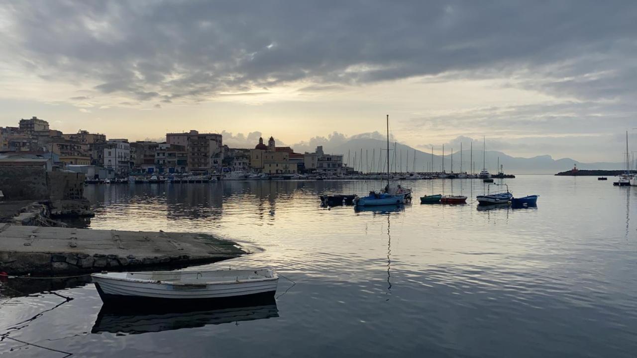 La Via Del Mare Bed and Breakfast Torre del Greco Buitenkant foto