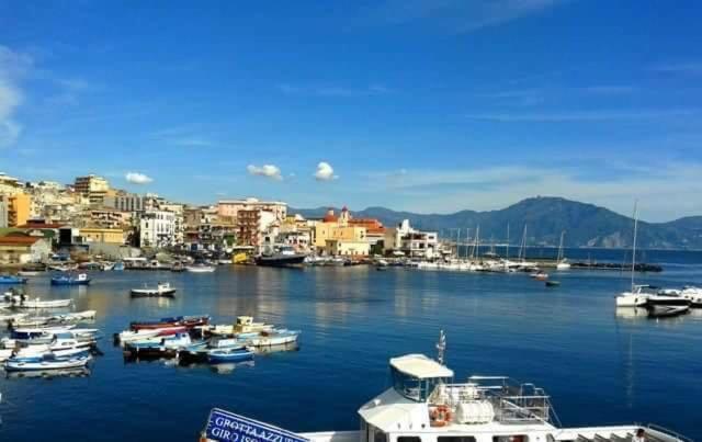 La Via Del Mare Bed and Breakfast Torre del Greco Buitenkant foto